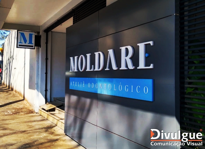 Logo em Acrílico e PVC Expandido